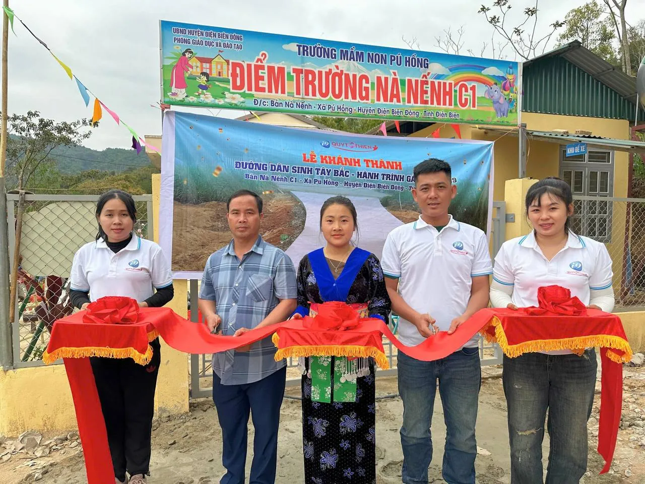 Biểu tượng cân bằng và bàn tay bắt tay, thể hiện giá trị công bằng và sự tin cậy của bet 789.